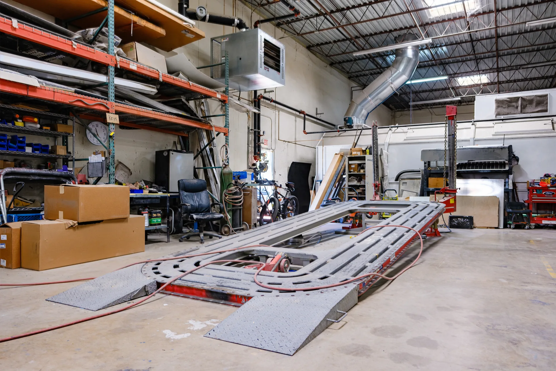 Frame and alignment straightening machine